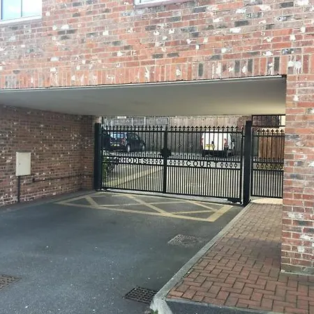 Rhodes Court Apartment Leeds (West Yorkshire)