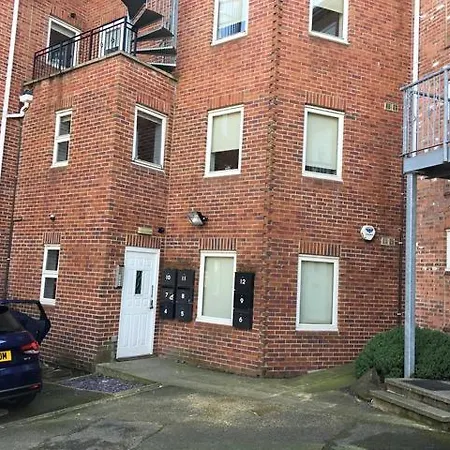 Rhodes Court Apartment *
