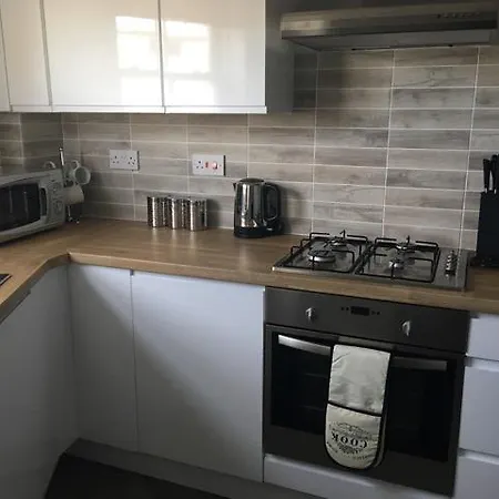 Apartment Rhodes Court *
