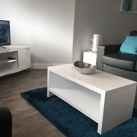 Rhodes Court Apartment *