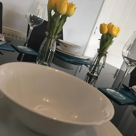 Apartment Rhodes Court Leeds (West Yorkshire)