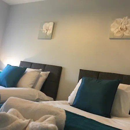 Apartment Rhodes Court